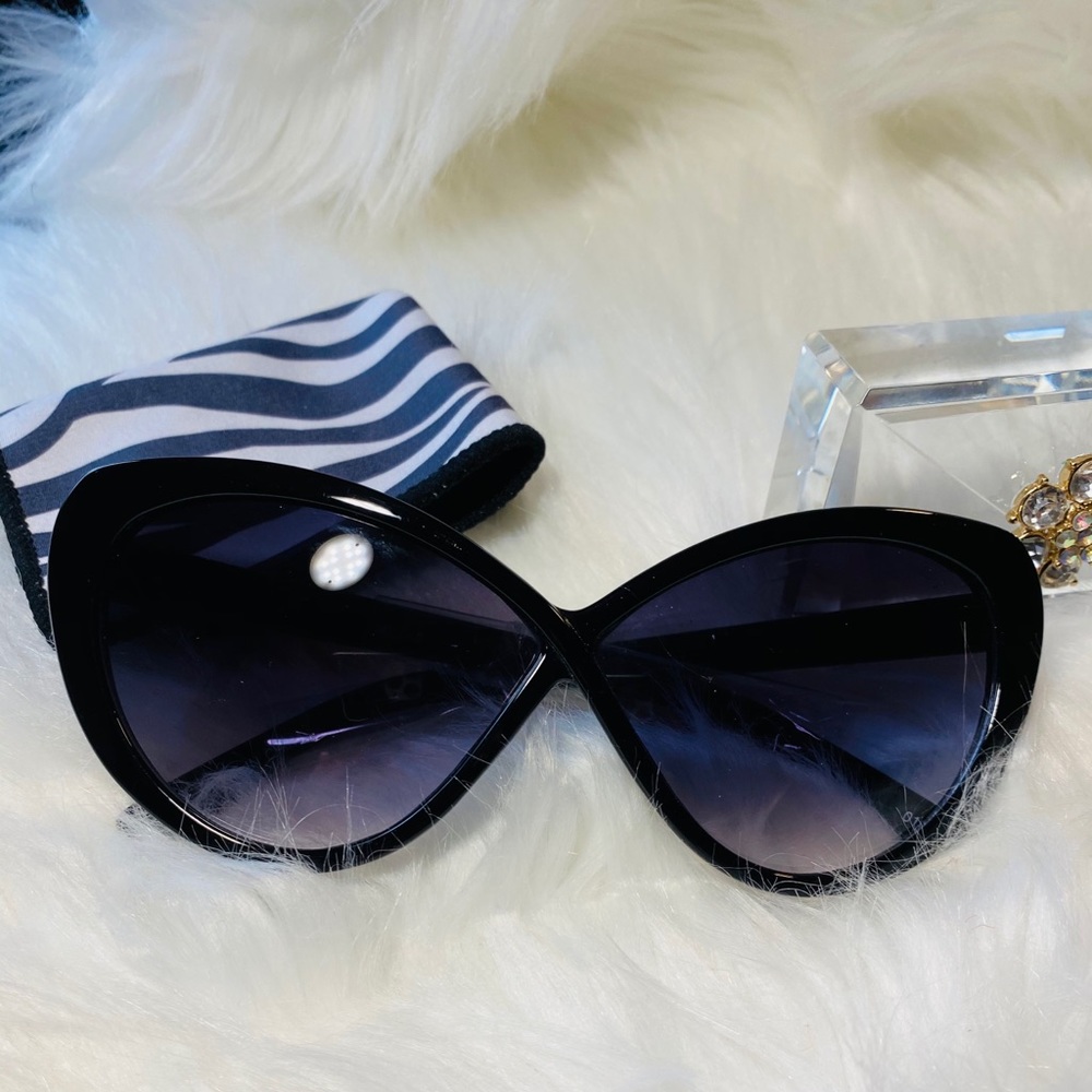 SUNGLASSES